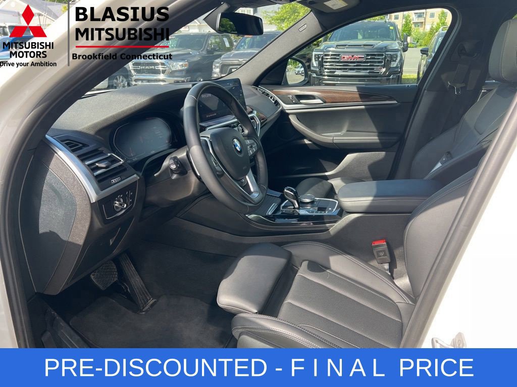 Used 2025 BMW X4 xDrive30i AWD/4WD image 23