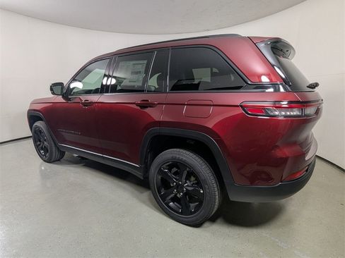 New 2025 Jeep Grand Cherokee Altitude image 5