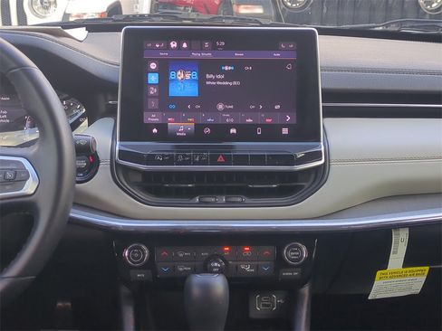 Certified 2022 Jeep Compass Limited image 18