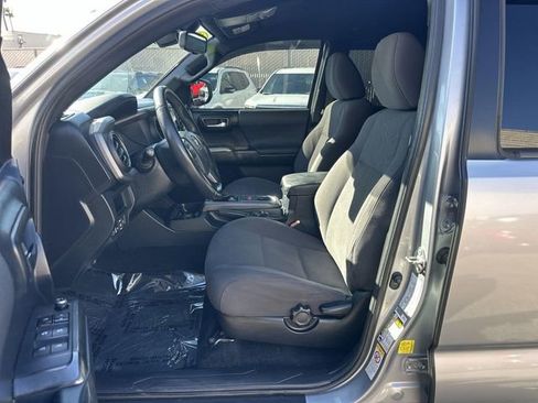 Used 2018 Toyota Tacoma TRD Sport w/ Technology Package image 17