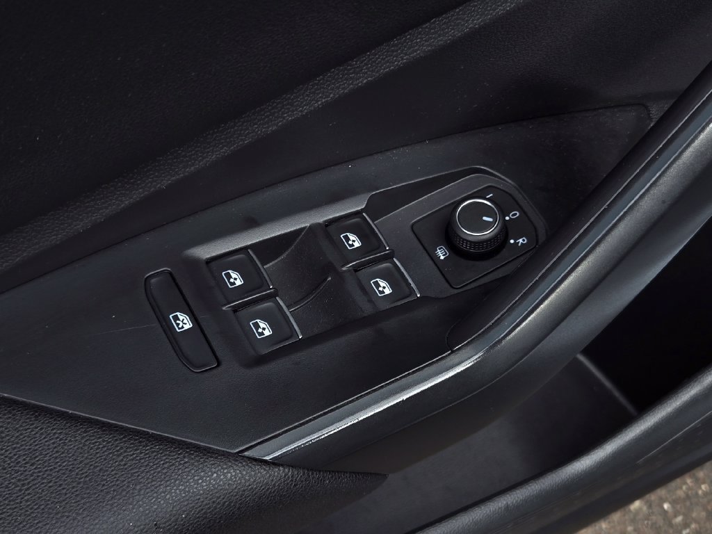 Used 2021 Volkswagen Jetta SE FWD image 12