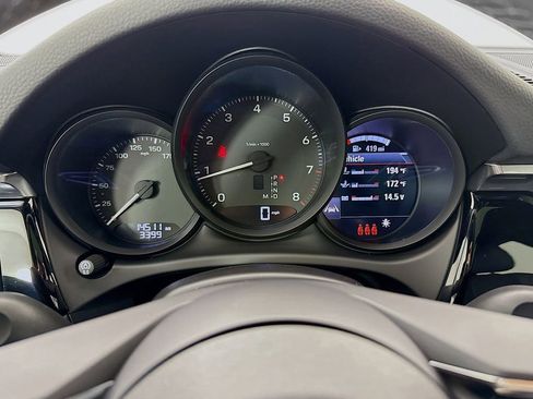 Certified 2025 Porsche Macan AWD/4WD image 17