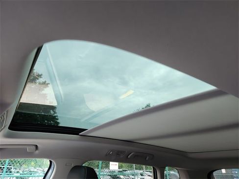 New 2025 Volkswagen Taos SE image 25