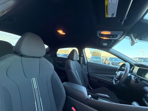 Certified 2025 Hyundai Elantra Sport w/ Cargo Package image 19