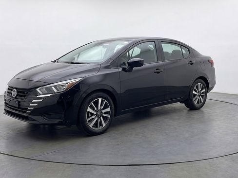 Used 2025 Nissan Versa SV image 3