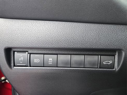 Used 2023 Toyota Venza Nightshade image 29