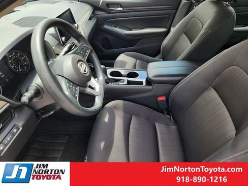 Used 2024 Nissan Altima 2.5 SV FWD image 14