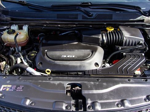 Used 2017 Chrysler Pacifica Limited w/ Tire & Wheel Group image 27