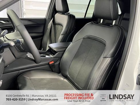 New 2025 Jeep Grand Cherokee Altitude image 24