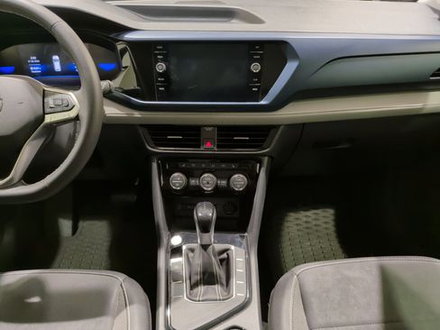 Used 2024 Volkswagen Taos SE w/ Panoramic Sunroof Package image 31