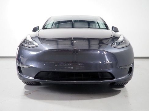 Used 2025 Tesla Model Y Long Range RWD image 48