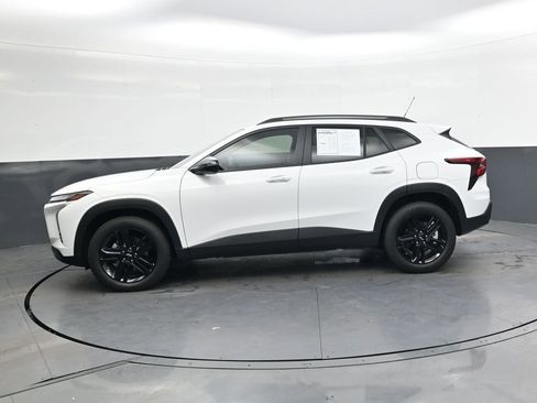 Used 2025 Chevrolet Trax ACTIV w/ Sunroof Package image 8