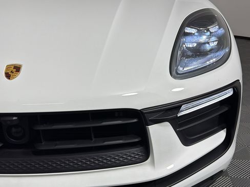 Certified 2025 Porsche Macan image 11