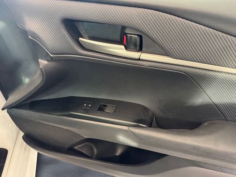 Used 2025 Toyota Camry SE image 15