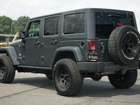 Used 2018 Jeep Wrangler Unlimited Sahara w/ Dual Top Group AWD/4WD image 3