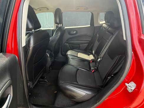 Used 2019 Jeep Compass Latitude w/ Cold Weather Group AWD/4WD image 12