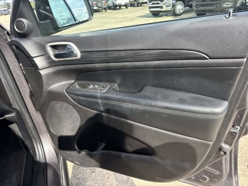 Used 2021 Jeep Grand Cherokee Laredo X image 13