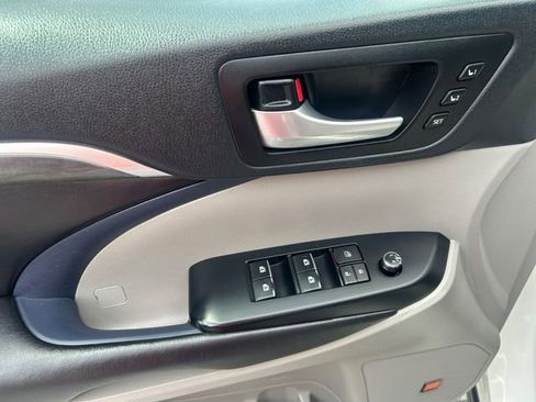 Certified 2019 Toyota Highlander Limited AWD/4WD image 11