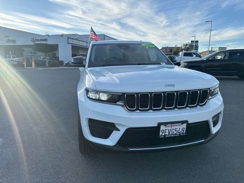 Used 2023 Jeep Grand Cherokee Laredo image 22