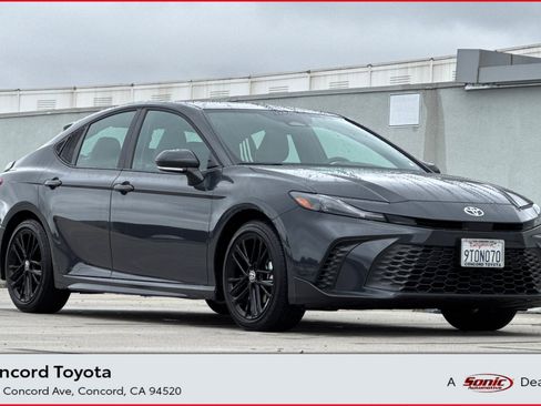 Certified 2025 Toyota Camry SE w/ Convenience Package image 1