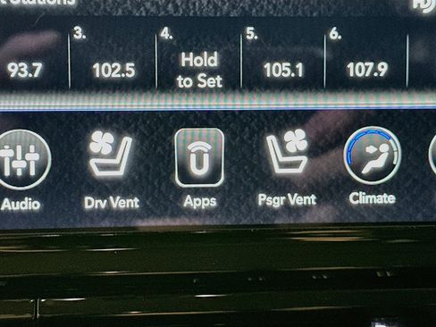 Used 2021 RAM 1500 Laramie AWD/4WD image 25