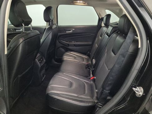 Used 2018 Ford Edge Titanium w/ Equipment Group 302A AWD/4WD image 18
