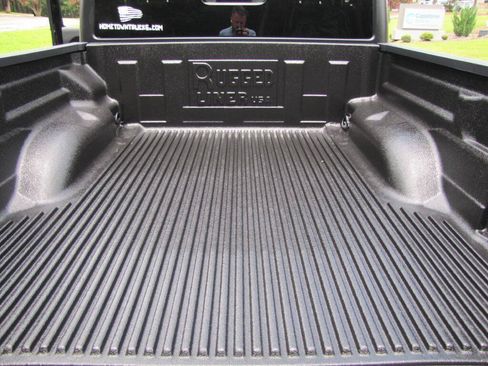 Used 2023 Jeep Gladiator Sport AWD/4WD image 29