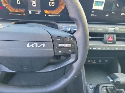Used 2025 Kia K4 LXS image 16
