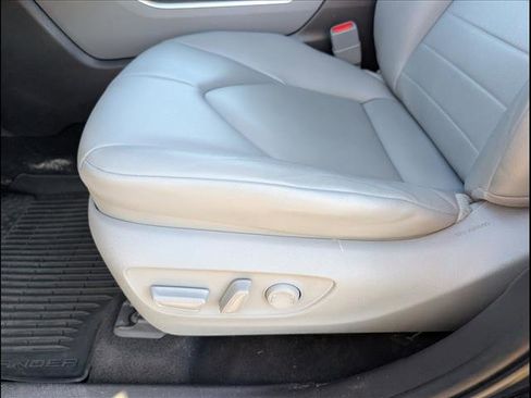 Used 2023 Toyota Highlander XLE image 10