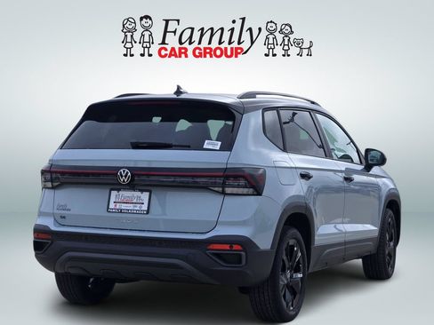 New 2026 Volkswagen Taos SE FWD image 4