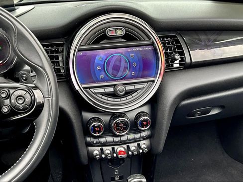 Used 2021 MINI Cooper S w/ Driver Assistance Package image 6