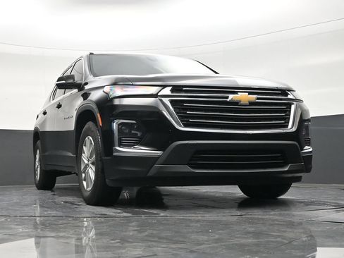Used 2023 Chevrolet Traverse LT FWD image 23
