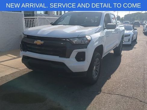 Used 2024 Chevrolet Colorado LT w/ LT Convenience Package II AWD/4WD image 9
