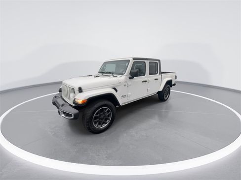 Used 2023 Jeep Gladiator Overland image 4