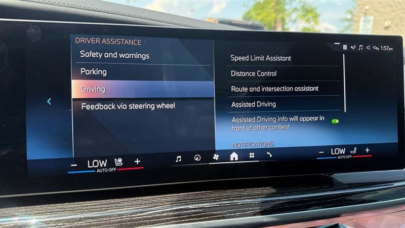Used 2025 BMW 750e xDrive w/ Executive Package AWD/4WD image 34
