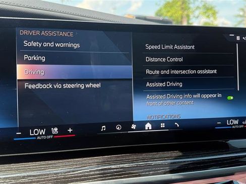 Used 2025 BMW 750e xDrive w/ Executive Package AWD/4WD image 34