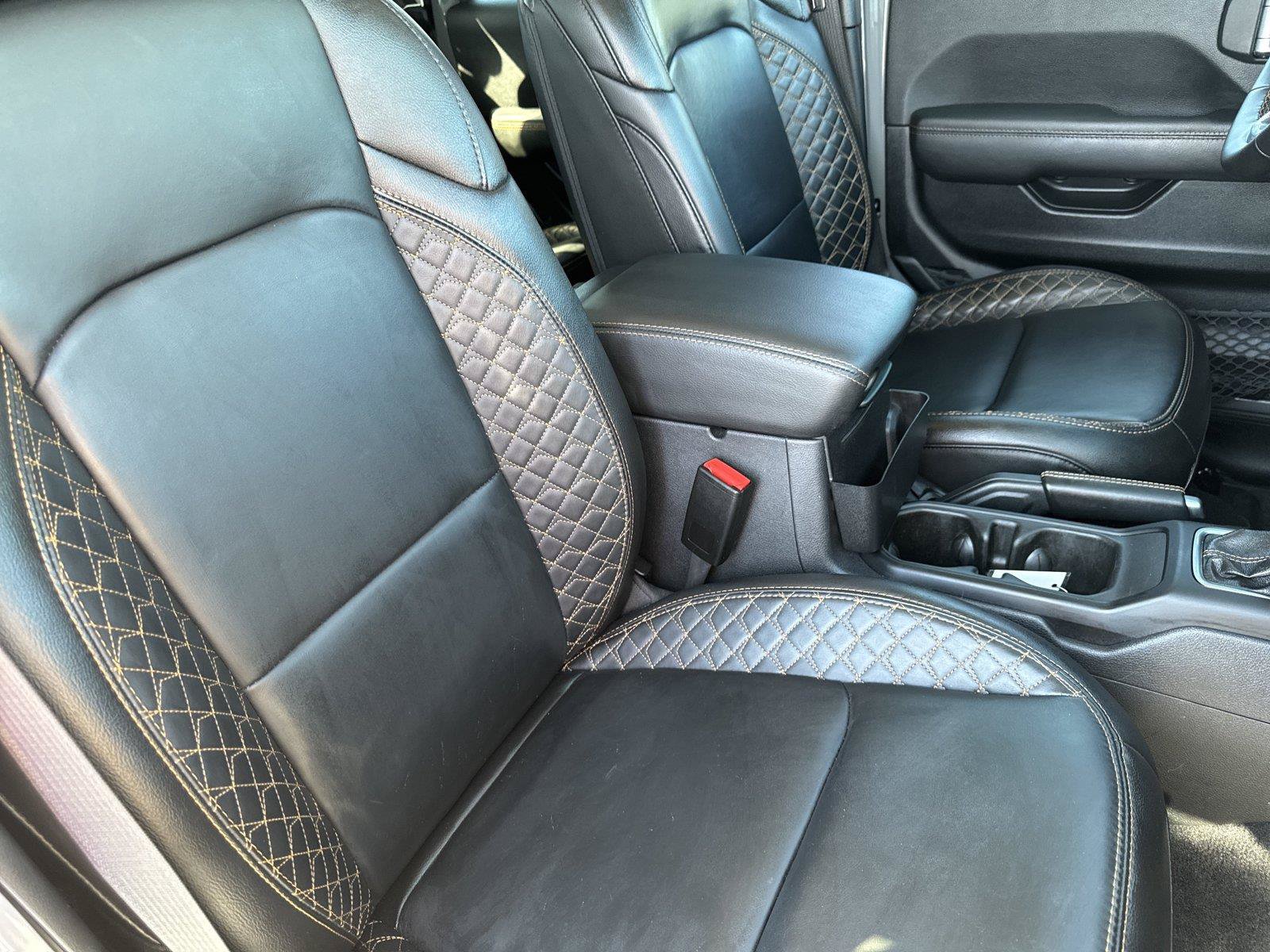 Used 2023 Jeep Gladiator Overland AWD/4WD image 32