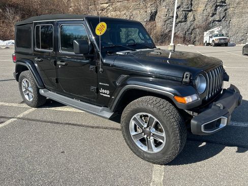 Used 2018 Jeep Wrangler Unlimited Sahara w/ Cold Weather Group image 7
