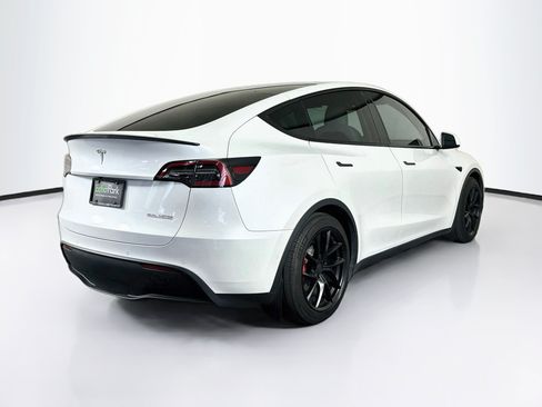 Used 2022 Tesla Model Y Performance AWD/4WD image 9