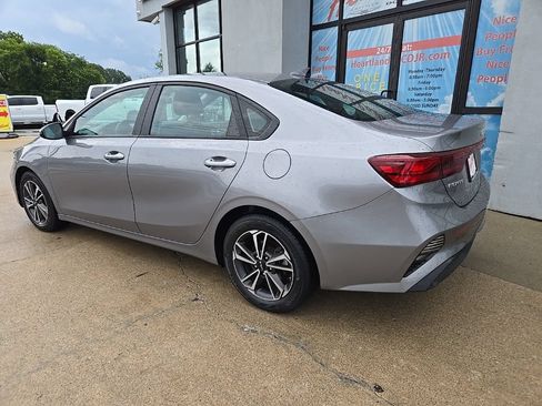 Used 2024 Kia Forte LXS w/ LXS Technology Package FWD image 7