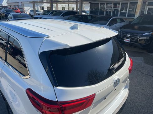 Used 2019 Toyota Highlander XLE image 38