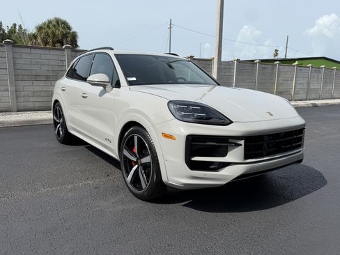 New 2026 Porsche Cayenne GTS AWD/4WD image 8