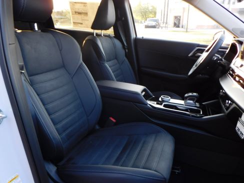 New 2025 Mitsubishi Outlander SE image 24