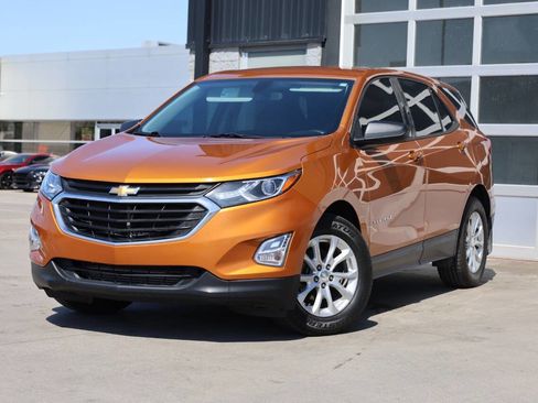 Used 2018 Chevrolet Equinox LS AWD/4WD image 3