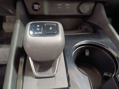 Used 2025 Nissan Rogue SV image 17