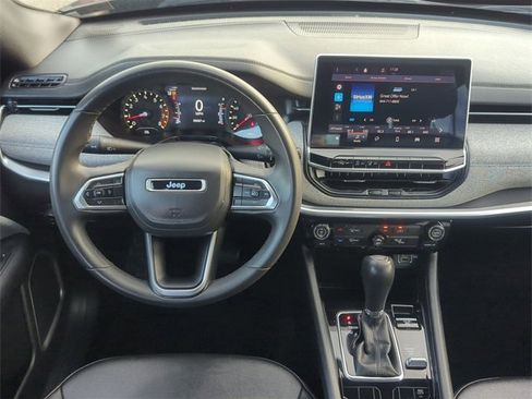 Certified 2024 Jeep Compass Latitude image 22