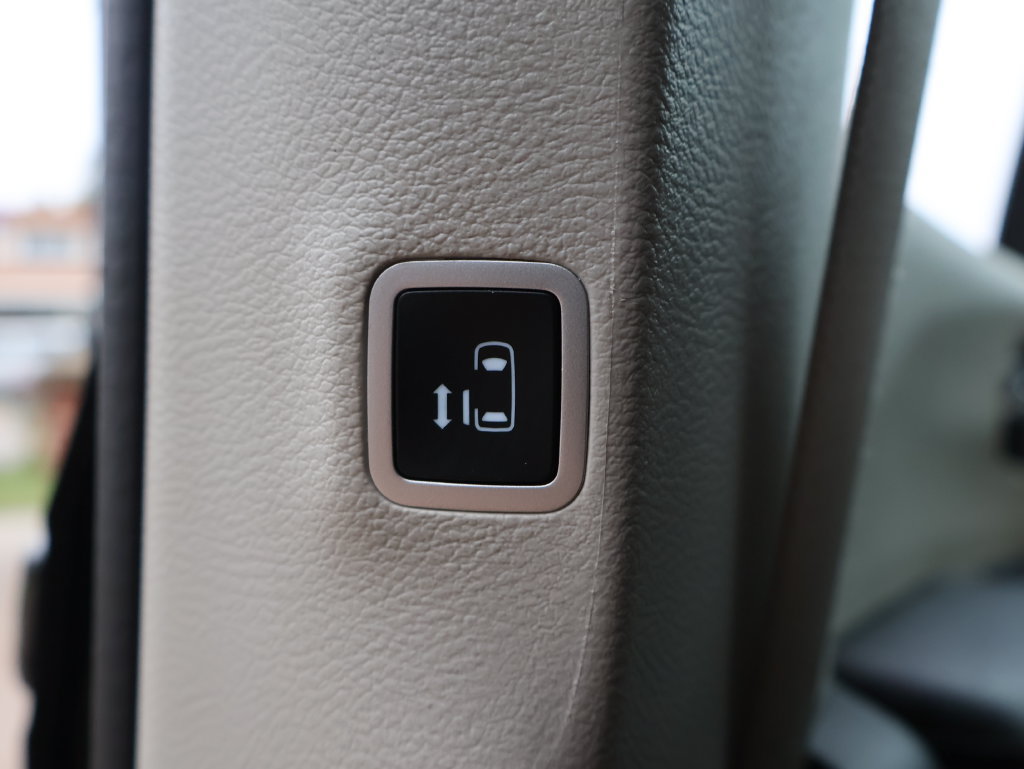 Used 2023 Chrysler Pacifica Limited FWD image 27