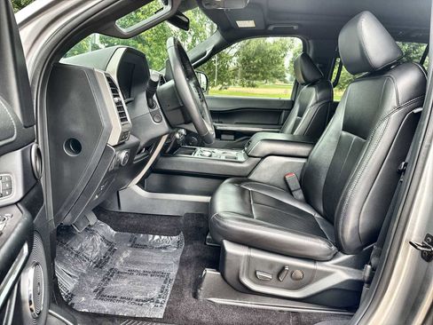 Used 2021 Ford Expedition XLT RWD image 2