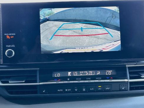 Used 2025 Toyota Sienna XLE w/ XLE Plus Package FWD image 13