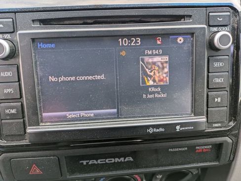 Used 2015 Toyota Tacoma 4x4 Access Cab V6 w/ TRD Off-Road Package image 13